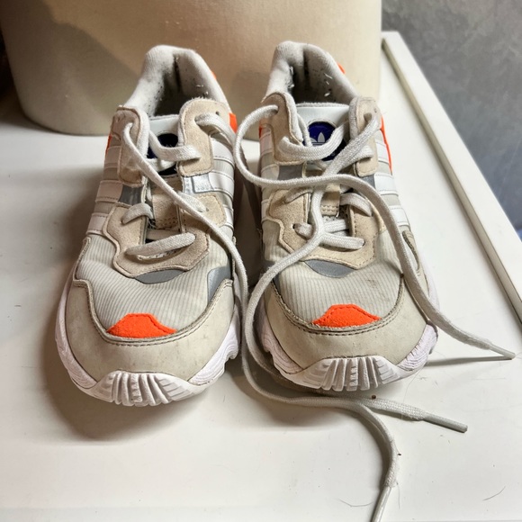 Adidas kids sneakers size 3.5 - Picture 2 of 5